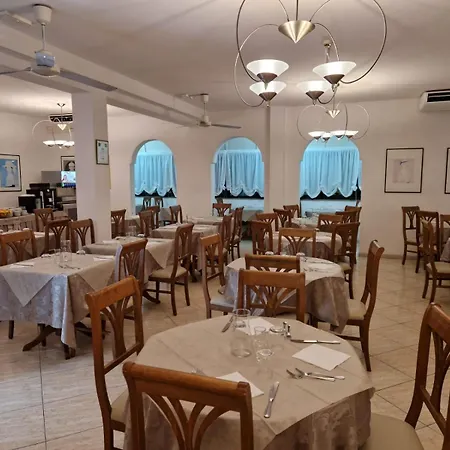 Отель Caruso