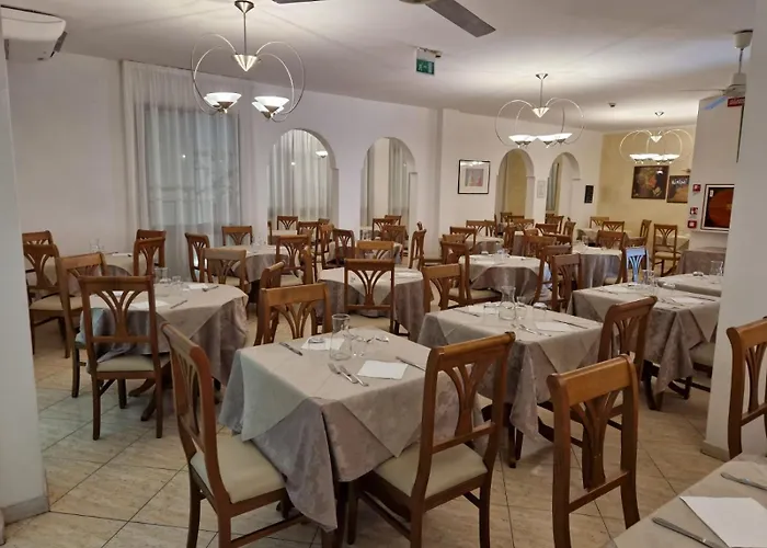 Caruso فندق ريميني